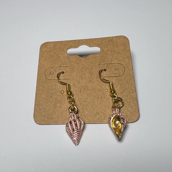 Conch Seashell Dangling Earrings - Picture 2 of 2
